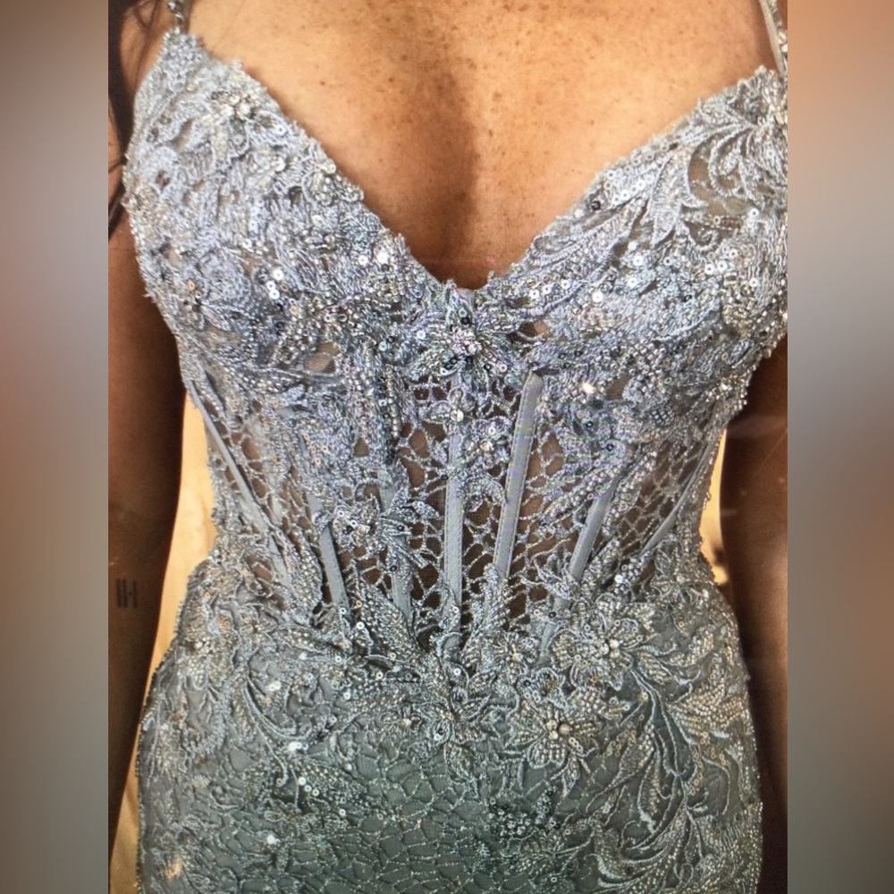 Mori Lee Prom/Wedding dress. Corset bodice with tulle and sparkles. Mermaid fit.